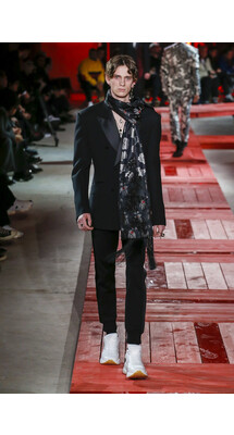 Alexander McQueen  FALL 2018 MENSWEAR Paris PFW коллекция Александр МакКуин осень 2018 мужская неделя моды в Париже Mainstyles